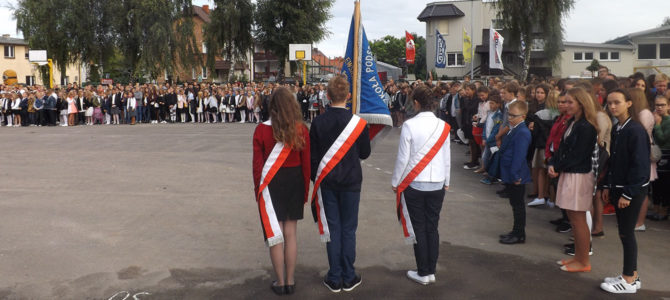 Uroczysta inauguracja roku szkolnego 2017/2018 w Szkole Podstawowej z Oddziałami Dwujęzycznymi im. Andrzeja i Władysława Niegolewskich w Opalenicy. Uroczysta inauguracja roku szkolnego 2017/2018 w Szkole Podstawowej z Oddziałami Dwujęzycznymi im. Andrzeja i Władysława Niegolewskich w Opalenicy.