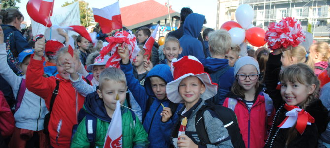 Nasi uczniowie na marszu „Nowoczesny patriotyzm” w piątek 29 września 2017r. Nasi uczniowie na marszu „Nowoczesny patriotyzm” w piątek 29 września 2017r.