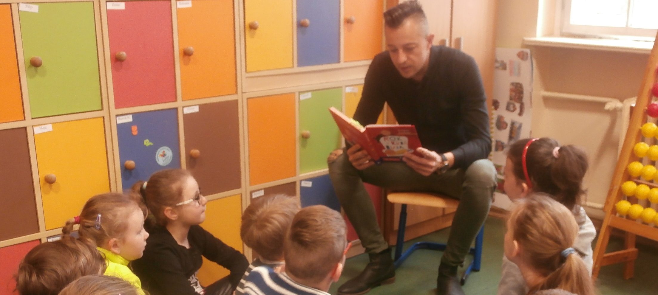 „Rodzice czytają Dzieciom”– p. Piotr Blachnierek w klasie 2F