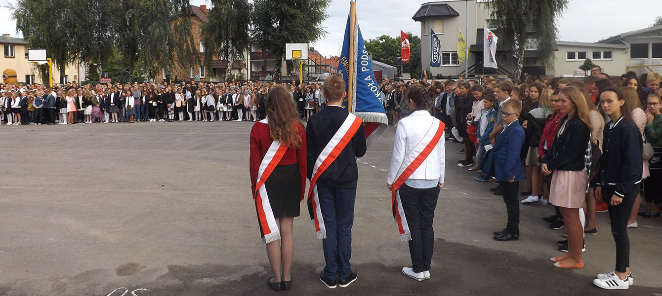 Uroczysta inauguracja roku szkolnego 2017/2018 w Szkole Podstawowej z Oddziałami Dwujęzycznymi im. Andrzeja i Władysława Niegolewskich w Opalenicy.