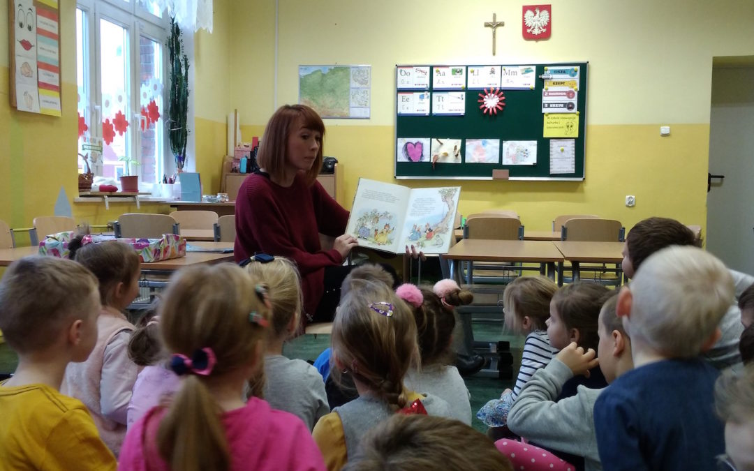 Spotkanie z książką – wizyta p. Pauliny Jagody w grupie „Sówki”