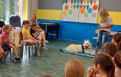 Spotkanie z psem terapeutą w świetlicy szkolnej przy ul. Farnej
