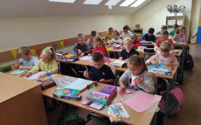 Pierwszoklasiści w rytmie sztuki a przy okazji arteterapii