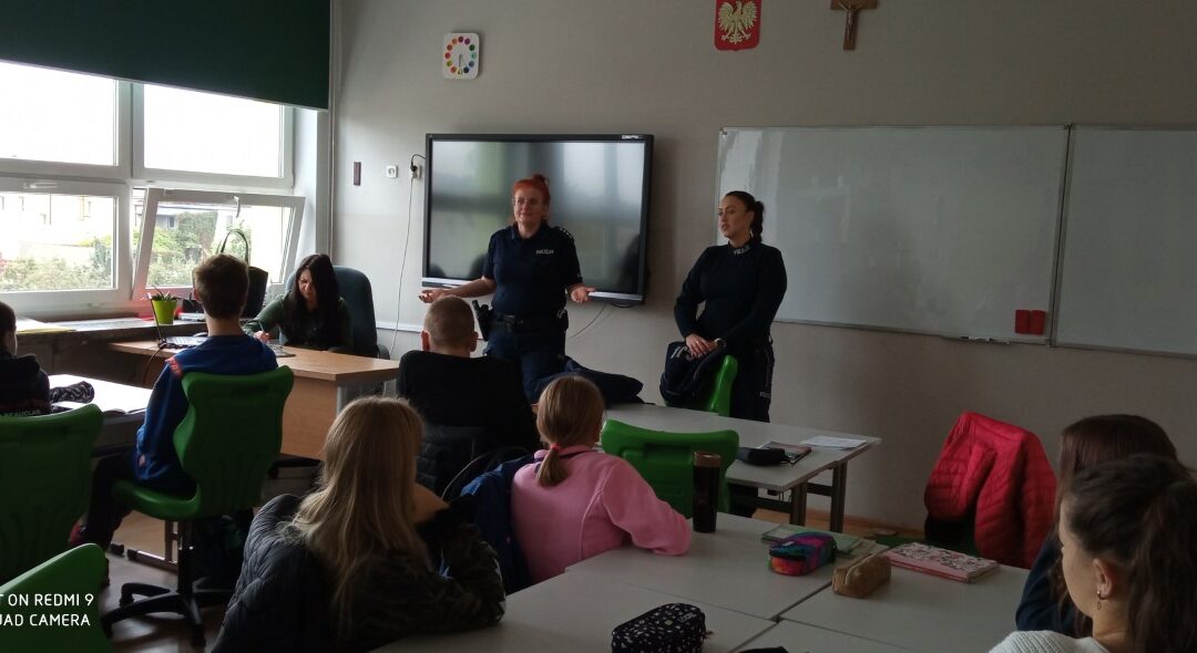 Spotkania ósmoklasistów z policjantkami