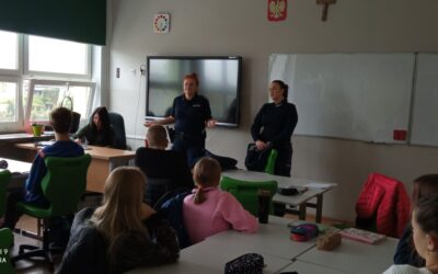 Spotkania ósmoklasistów z policjantkami