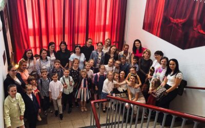 „0c – Nasze mamy kochamy i do teatru zabieramy”