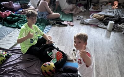 Nocowanka klas 4c i 4e – niezapomniana noc pełna przygód!