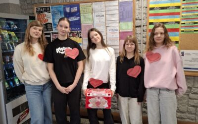 ❤️🤝 Walentynkowa integracja dwóch szkolnych skrzydeł w projekcie „Starszy Brat, Starsza Siostra”