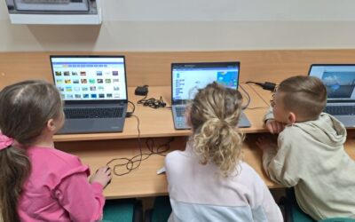 💻🎨 Pierwszaki programują w Scratchu! 🚀👾